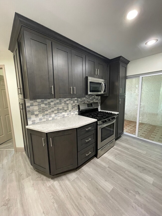 Building Photo - 660 Macduff Ln