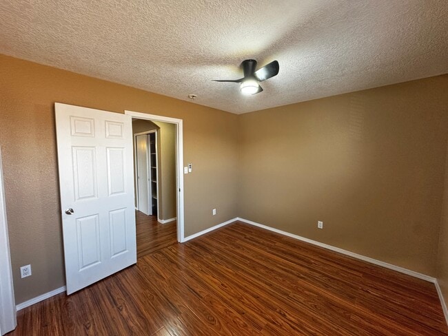 Building Photo - 923 Telstar Loop NW