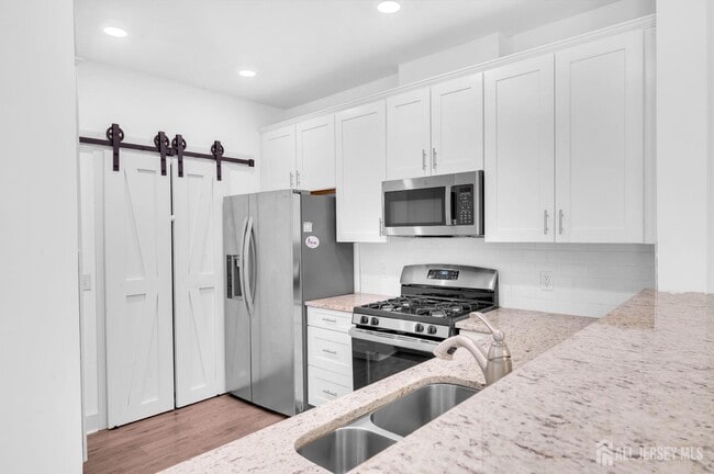 Building Photo - 617 Marion Ln