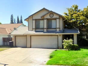 Building Photo - 1709 Evergreen Dr