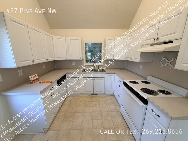 Building Photo - 427 Pine Ave NW