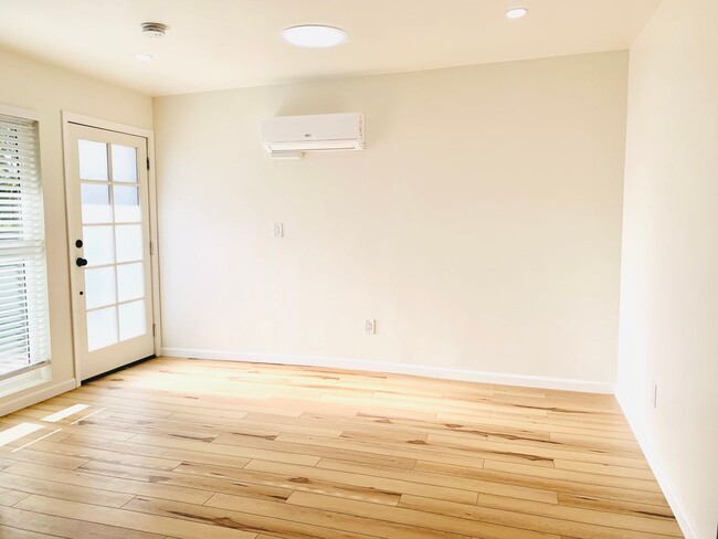 Building Photo - LIVE NEAR THE BEACH & MISSION BAY! 1BD/1BA...