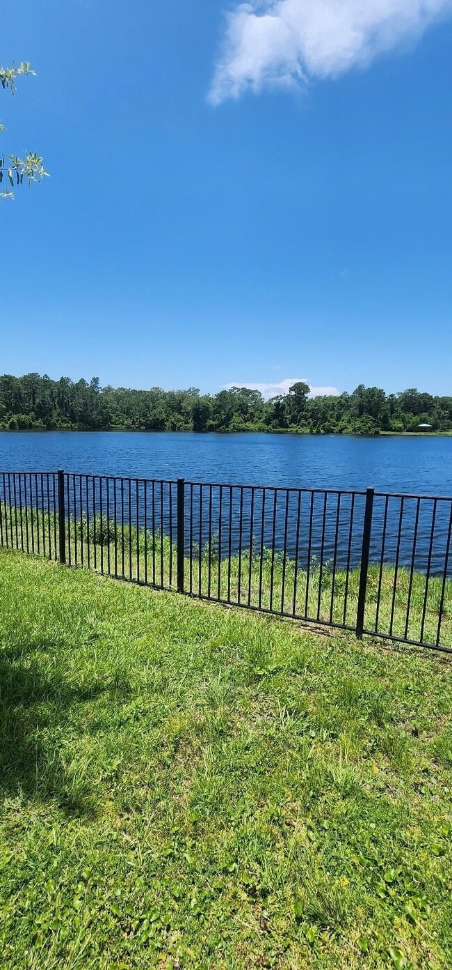 Building Photo - 226 Lost Lake Dr