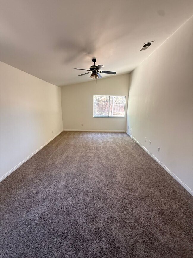 Building Photo - 804 Loch Lloyd Ln