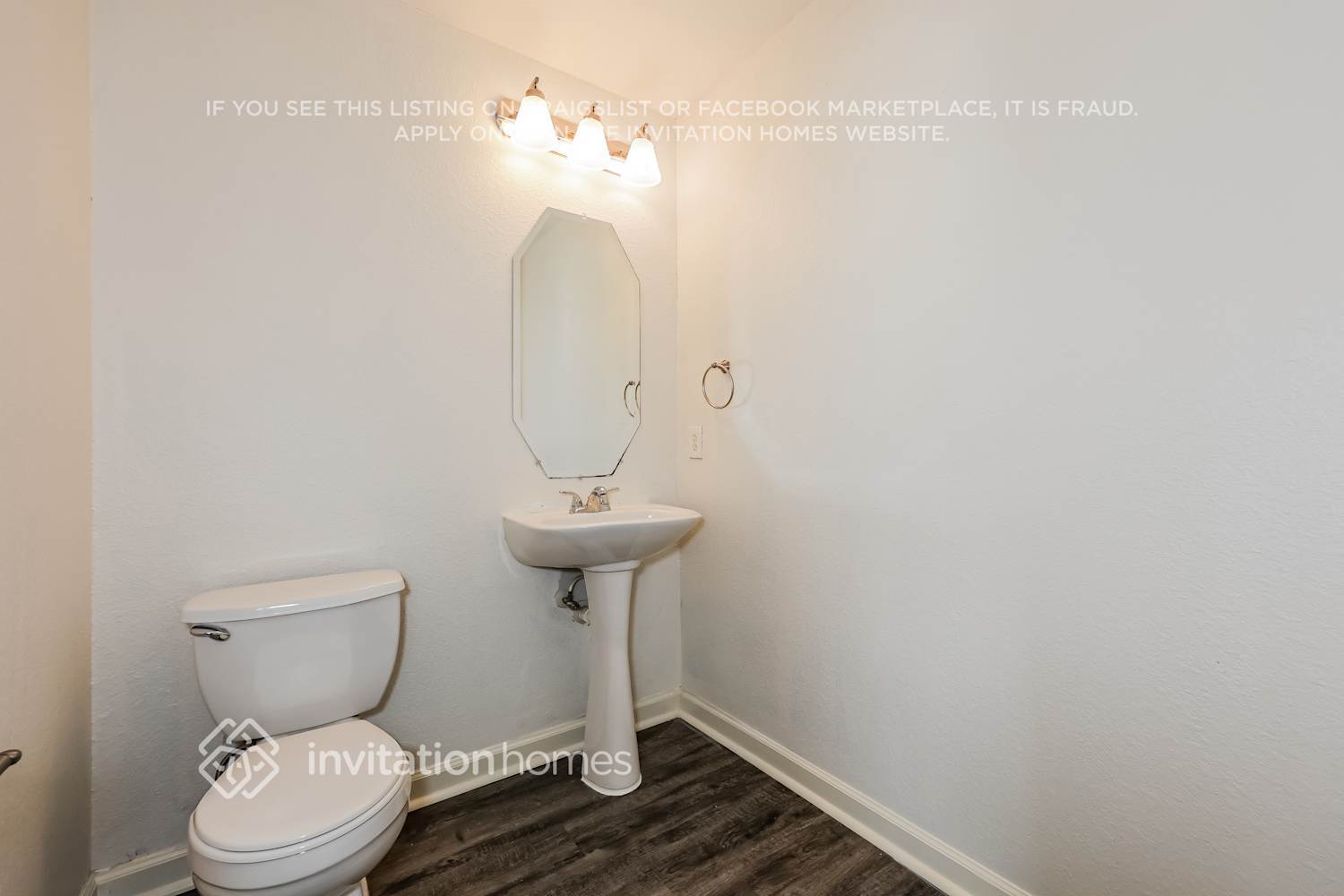 Building Photo - 5237 Bay View Dr