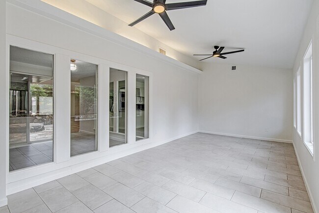 Building Photo - 3406 Forest Village Dr