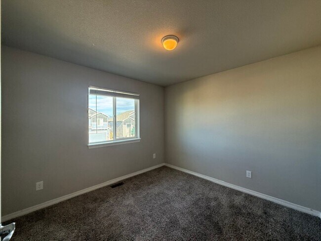 Building Photo - 6165 Shavers Dr