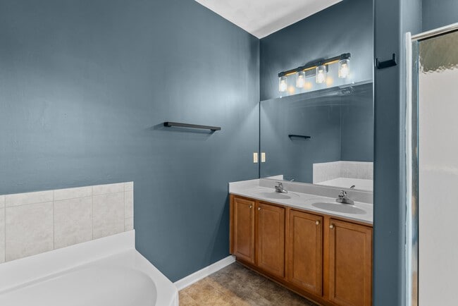 Building Photo - 2560 Golden Maple Dr