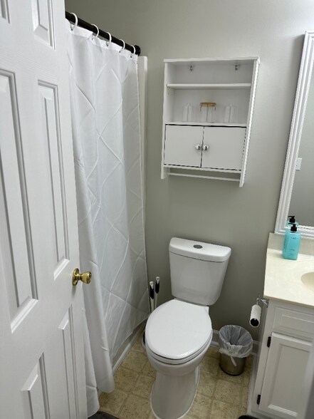 Building Photo - 1642 Thompson Dr