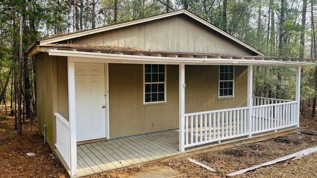 Building Photo - Charming Cottage Style 4 bedroom, 2 bathroom home in Lagrange! Must See!