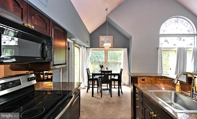 Building Photo - 308 Foxcroft Cir