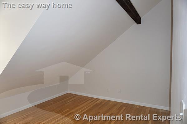 Building Photo - 160 Broadway