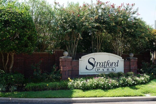 Primary Photo - 3403 Stratford Manor Dr