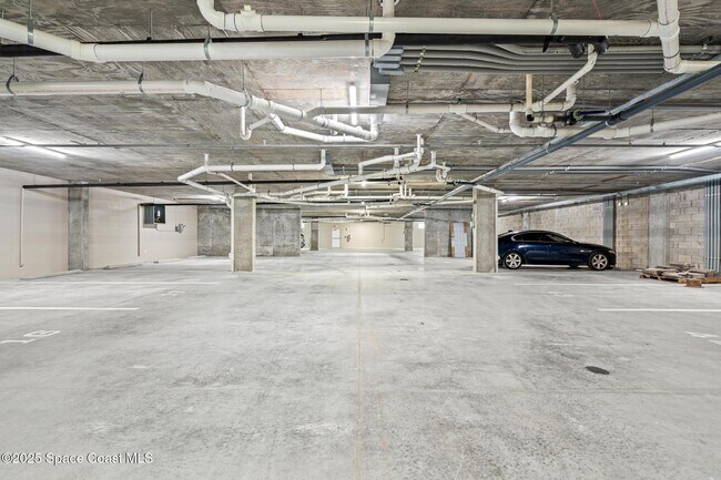 Building Photo - 1805 Riverside Dr