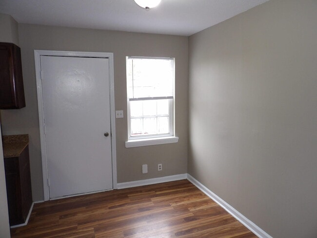 Building Photo - 400 Freedom Dr