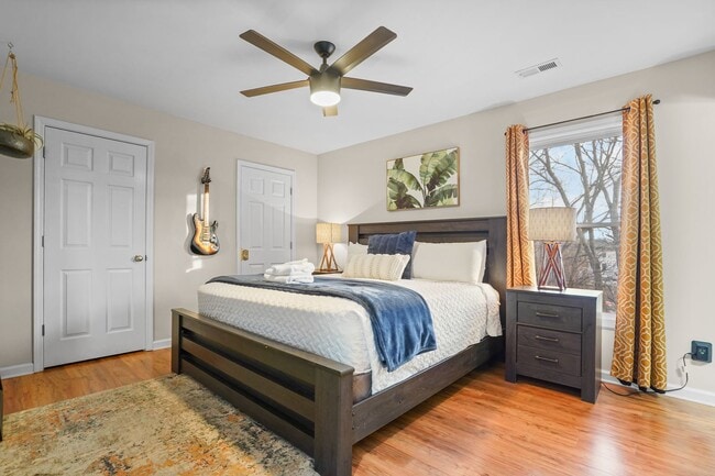 Building Photo - 914 Warren St