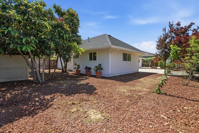 Building Photo - Light-Filled Home on Expansive Lot in Top-Rated School District with Vaulted Ceilings & Entertain...