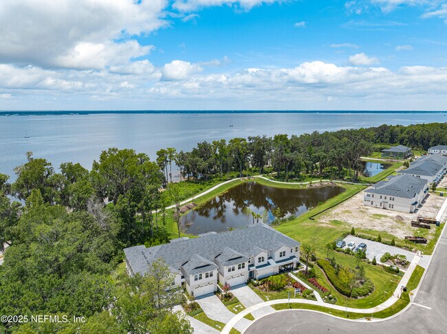 Building Photo - 27 Oak Pk Dr