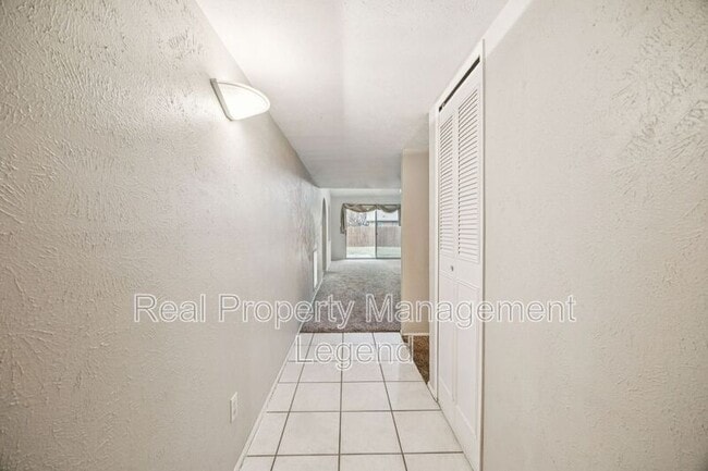 Building Photo - 317 E Grenoble Dr