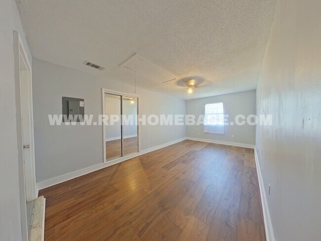 Building Photo - Cozy 3-Bedroom Home on a Corner Lot with F...