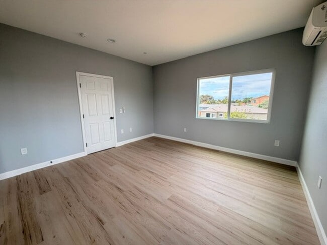 Building Photo - 5256-5260 Groveland Drive