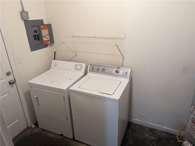 Building Photo - 1908.5 Westwood Ave