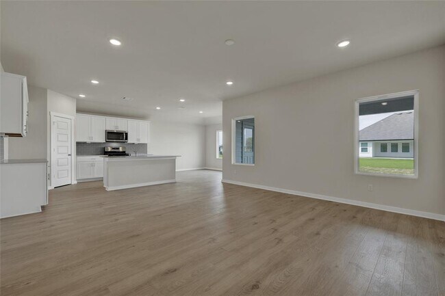 Building Photo - 160 Davis Mountain Dr