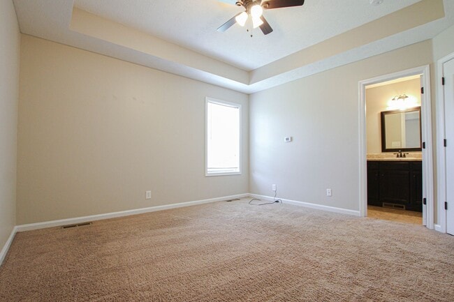 Building Photo - Three Bedroom in Autumn Creek!