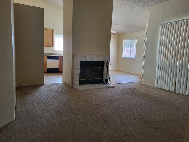 Building Photo - Corner lot Fairfield Home