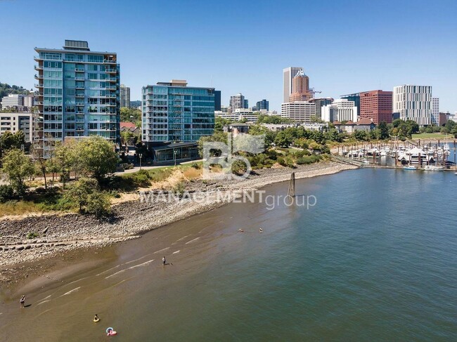 Building Photo - The Strand- Beautiful One-Bedroom With Riv...