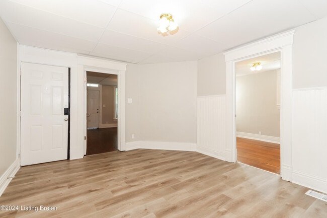 Building Photo - 3017 Greenwood Ave