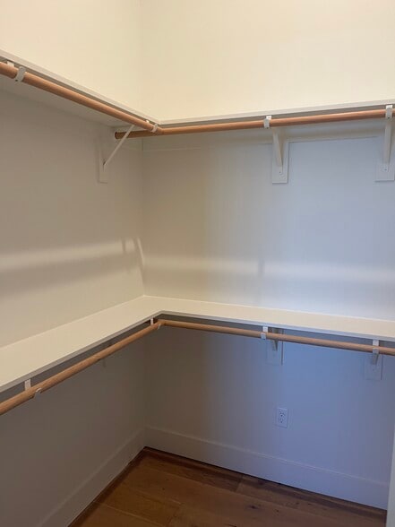 Building Photo - 480 Del Mar