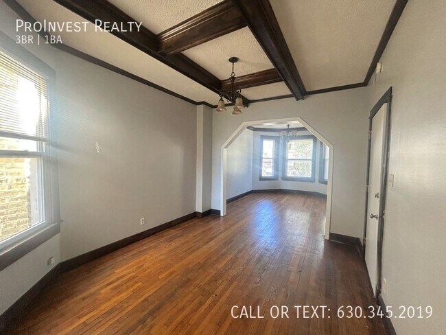 Building Photo - 4356 S Wells St