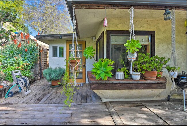 Building Photo - 750 Sky Line Trail