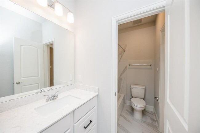 Building Photo - 29819 Breezy Pnes Lp