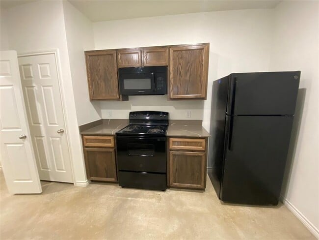 Building Photo - 2320 Duntov Dr