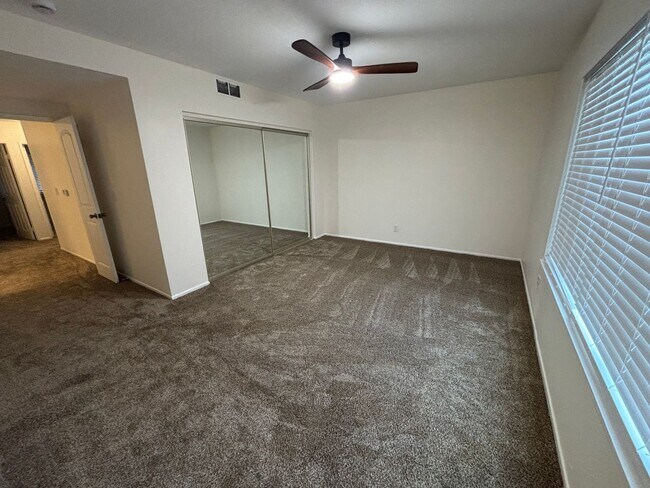 Building Photo - Charming Single-Story 3-Bedroom Pool Home in Valencia!