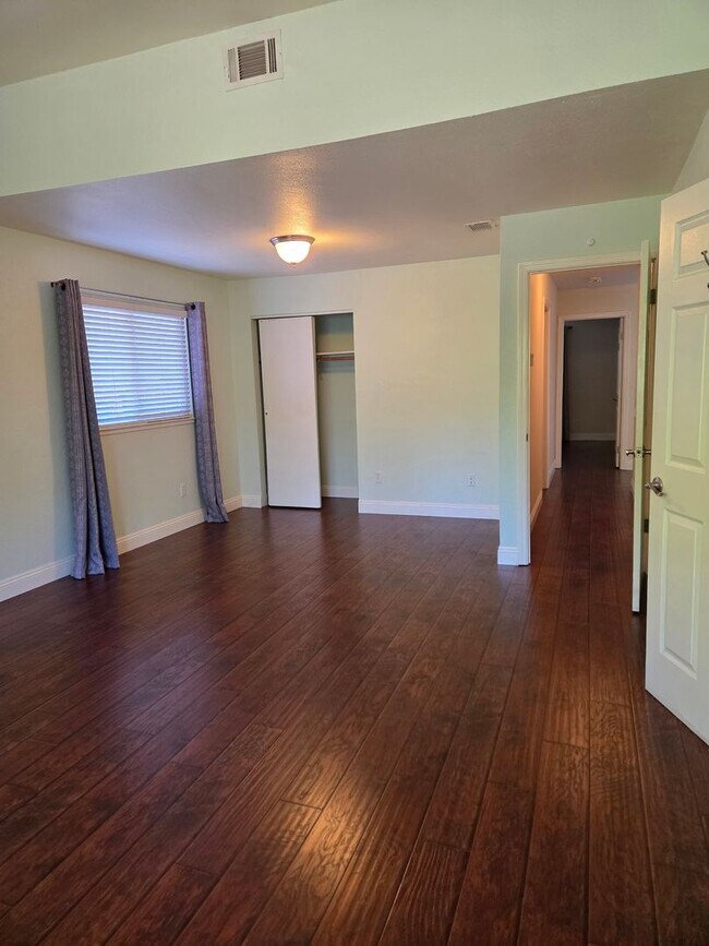 Building Photo - Great location off Sunrise & Coloma - Renovated 3bdrm, 2 bath