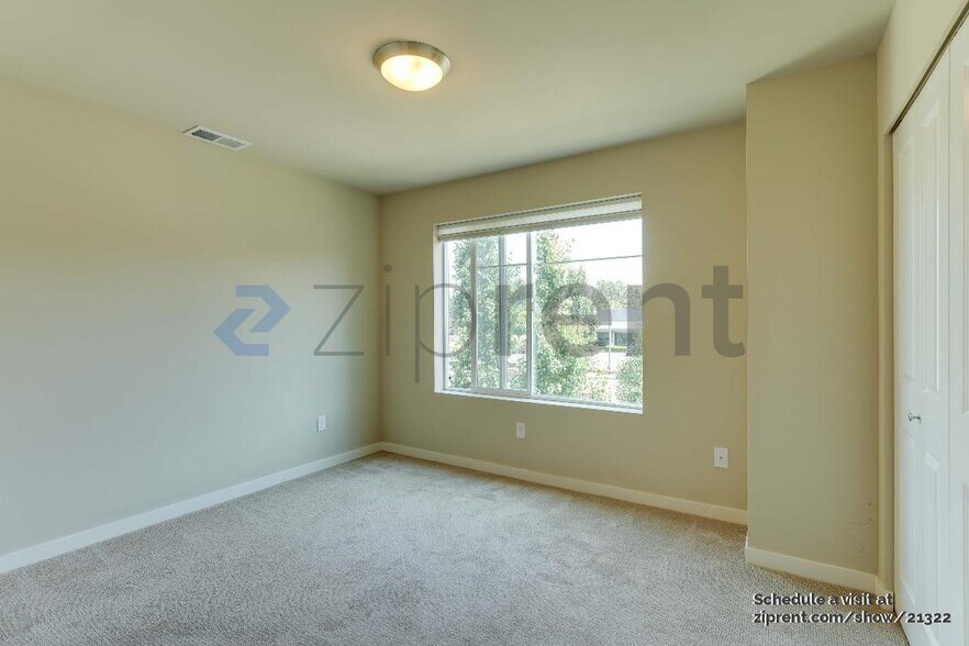 Building Photo - 355 Vashon Ct NE