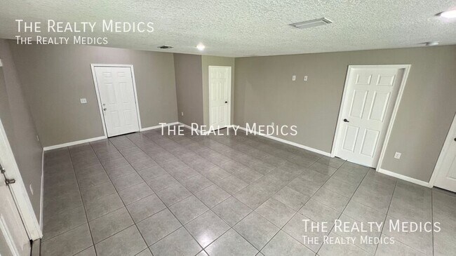 Building Photo - 1550 Pace Dr NW