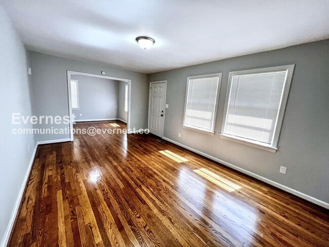 Building Photo - 412 5th Way