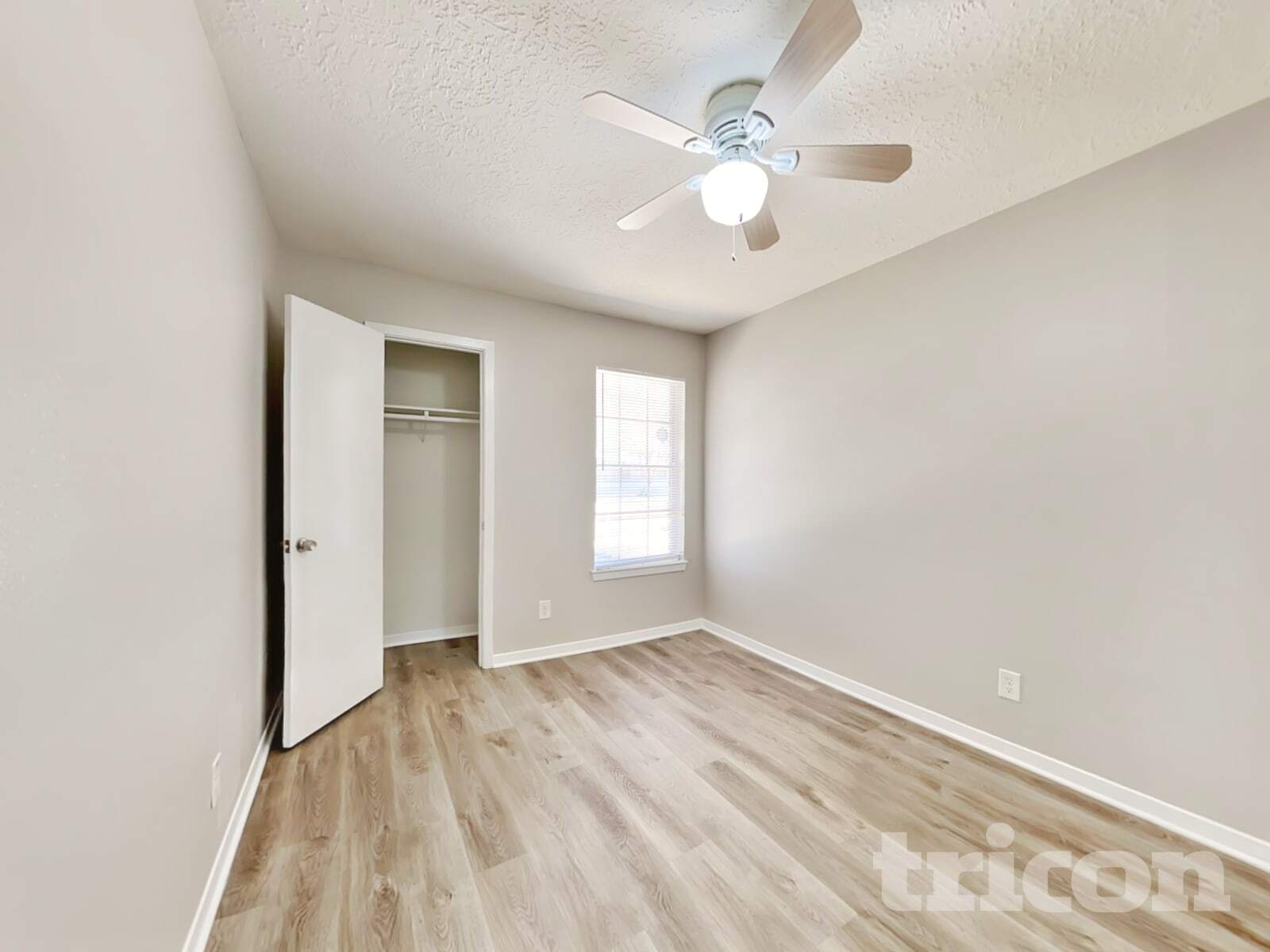 Building Photo - 4427 Oakside Dr