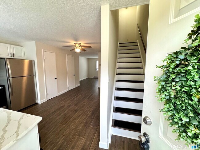 Building Photo - 39 Horton Hill Rd