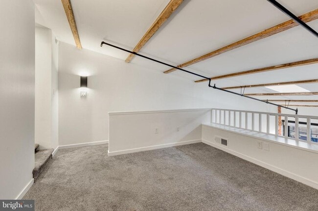 Building Photo - 303 Vine St