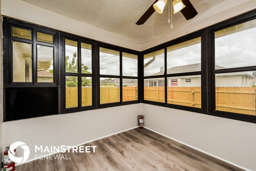 Building Photo - 8360 Coral Dr