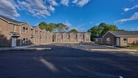 Building Photo - Move in Special: 2BR, 1 1/2BA townhome. (D...
