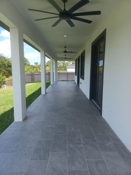 Building Photo - Available Now: Spacious 3 Bedroom / 2 Bathroom With a Large Fenced Yard