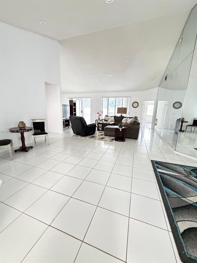 Building Photo - 11690 Briarwood Cir