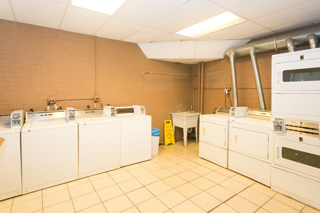 Building Photo - 562 W Arlington Pl