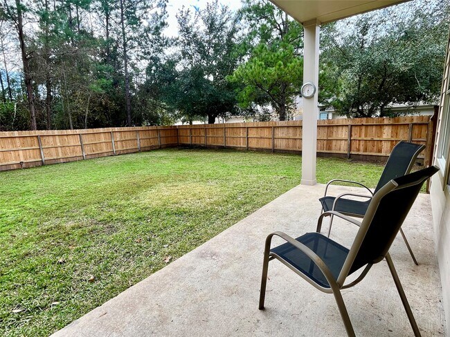 Building Photo - 2 Stone Arrow Pl